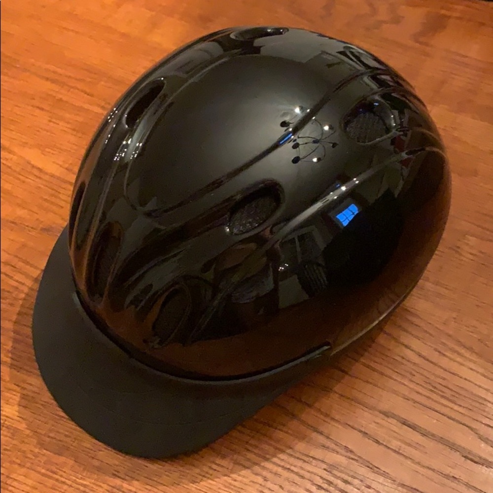 Horseback riding helmet